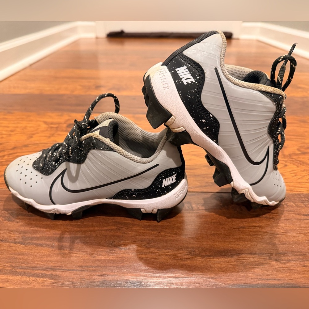 Nike Kids baseball cleats